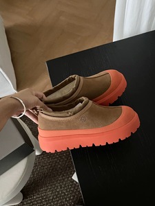 <span class=keywords><strong>Stivali</strong></span> da Neve Invernale Comodi da <span class=keywords><strong>Donna</strong></span> in Lana <span class=keywords><strong>di</strong></span> Pelliccia <span class=keywords><strong>di</strong></span> Montone OEM <span class=keywords><strong>di</strong></span> Alta Qualità Marchio UGS Nuovi Arrivi 2025 <span class=keywords><strong>di</strong></span> Tendenza in Shearling PVC - Product Image 5