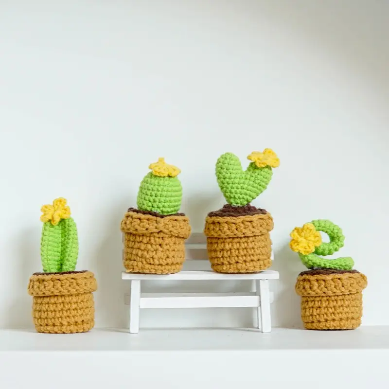 Conjunto de vaso de cactus de crochê para decoração de carros, vaso de flores decorativas para meninas e amigos, mini vaso de flores de amor