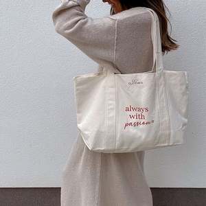 Sac fourre-tout en toile réutilisable avec poche, fermeture ouverte, logo personnalisé imprimé, sac de shopping tendance pour femmes - Product Image 2