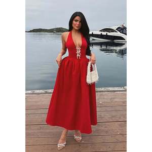 Robe de bal rouge style ballerine avec élégante décoration en nœud perlé - Product Image 3
