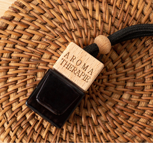 Deodorante per auto in bottiglia di vetro con ricarica vuota nera da 8ml con diffusore di profumo per auto con copertura in legno e nero - Product Image 1
