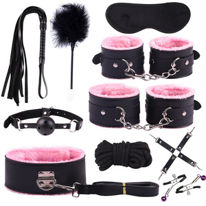 Set de Bondage Erótico de Cuero y Felpa de 10 Piezas con Restricciones para Uso Sexual en Adultos - Product Image 1