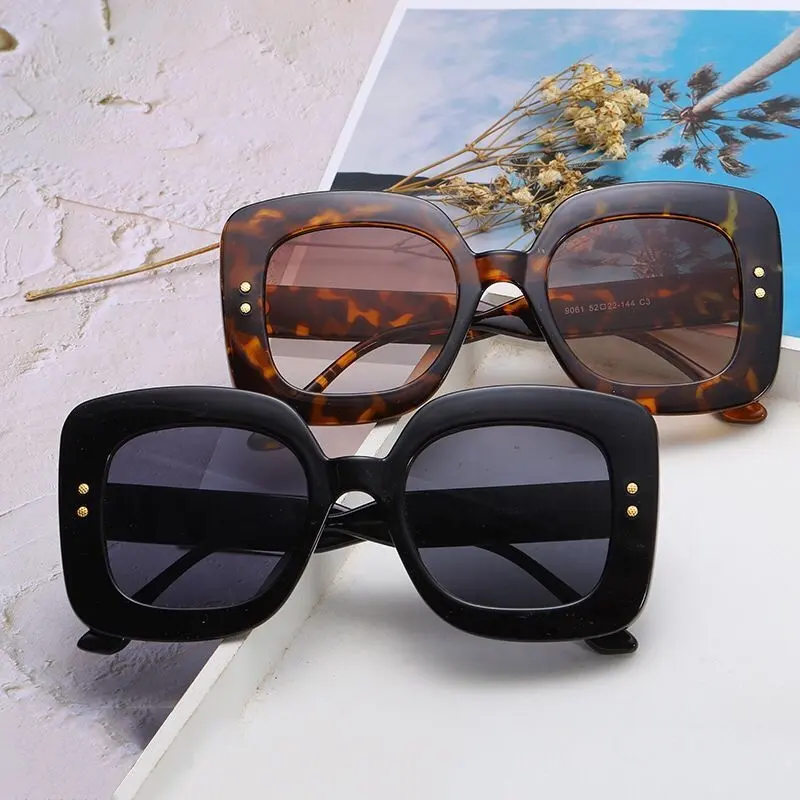 Gafas de sol clásicas para mujer, lentes de sol Retro, de humo, de gran tamaño, 2020