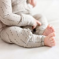OEM ODM infantile imprimé pyjamas logo personnalisé nouveau-né O cou barboteuse bambou dormeur bébé vêtements décontractés