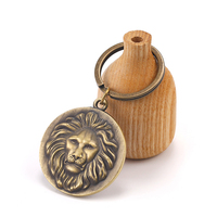 Porte-clés en métal sculpté en 3D en forme de lion doré / Porte-clés lion