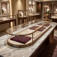 Comptoir de présentation de bijoux ovale de luxe sur mesure, cadre en acier inoxydable, vitrine à bijoux en verre, éclairage LED, vitrine de présentation de bijoux