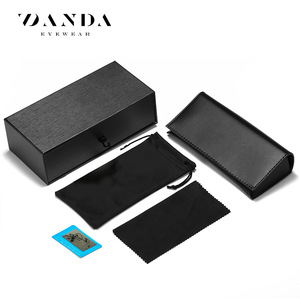Estuche de cuero extraíble para gafas Danda Eyewear, rectangular, negro sólido, para almacenamiento y protección de gafas - Product Image 1