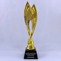 Trophée en résine dorée avec feuille en cristal, logo personnalisé, taille et forme au choix, base noire