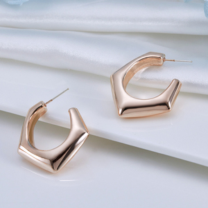 Pendientes de aro gruesos en forma de C irregulares <span class=keywords><strong>CCB</strong></span> de resina de joyería de moda de estilo europeo para mujer - Product Image 1