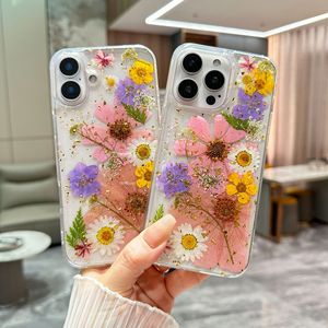 Encantadora Funda de Teléfono <span class=keywords><strong>con</strong></span> Flores Secas Hechas a Mano para iPhone 17 Pro Max 17 Air 16 15, Carcasa Transparente Brillante de TPU Suave, Regalo para Mujer - Product Image 1