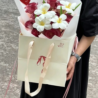 Sacs fourre-tout en papier imprimé romantique carré avec poignée en satin, pour bouquets, emballage cadeau, sacs de transport, logo personnalisé pour fleuriste