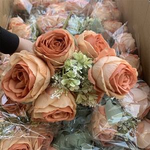 Bouquet de café en soie avec 9 têtes de roses artificielles pour décoration de mariage, vente en gros, L-345 - Product Image 1