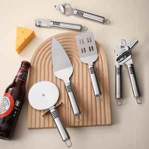 Juego de Utensilios de Cocina Mini de Acero Inoxidable, 6 Piezas, Herramientas Multifuncionales con Espátula para Pizza, Rodillo, Cuchillo, Abrebotellas - Product Image 1