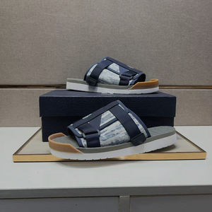 2025 Hot Sale Summer Luxury Sandals Slippers Couple Casual Sandals <b>Women</b> Men Outdoor Designer Slippers Flat <b>Shoes</b> - Product Image 2