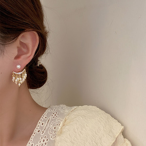 Venta al por mayor nueva gama alta latón moda coreana pendientes declaración pendientes perla Stud pendientes mujer joyería - Product Image 6