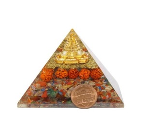 Haute Qualité Cristal Sept Chakra Orgone Pyramide Meilleur Poli Fleur Style Orgonite Guérison Pierre Gemme Artisanat à Vendre Souvenir - Product Image 1