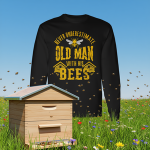Camiseta de manga larga vintage con diseño gráfico de abejas de Old Man Beekeeper - Product Image 3