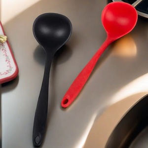 ช้อนซุปซิลิโคนขนาดใหญ่ ด้ามยาวหนา เกรดอาหาร สำหรับเสิร์ฟซุปและโจ๊ก - Product Image 3