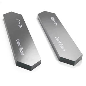 Insegne in Legno Vintage Dorate Chinahoo per Segnaletica di Orientamento e Numeri di Stanza per Hotel - Product Image 3