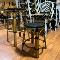 Tabourets de bar modernes en métal et rotin, écologiques et durables, pour hôtel, restaurant, café, utilisation en extérieur - qualité commerciale
