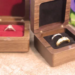 Kotak cincin kayu padat sudut bulat persegi 6cm cincin kenari hitam kotak lamaran perhiasan anting kecil kotak kemasan untuk paket