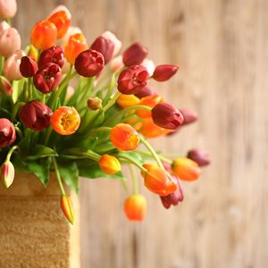 Fleur artificielle Yihua Floral Art Tulipe à cinq têtes 40 cm en soie, décoration intérieure nordique, ornement pour la maison - Product Image 2