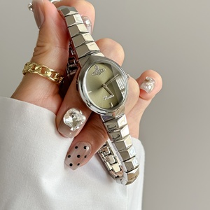 <span class=keywords><strong>Montre</strong></span>-bracelet Scottie 9782 vintage en forme d'os de serpent pour <span class=keywords><strong>femme</strong></span>, étanche 3 ATM, en acier inoxydable, mouvement à <span class=keywords><strong>quartz</strong></span>, cadeau idéal pour le quotidien et les fêtes - Product Image 4