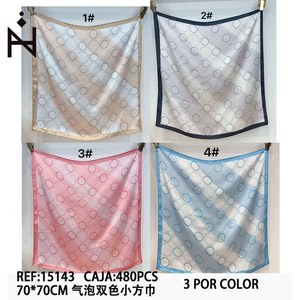 Sciarpa quadrata piccola bicolore Bubble 70x70 cm per donna, accessorio moda - Product Image 3