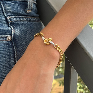 Dichiarazione <span class=keywords><strong>Old</strong></span> Money Style oro argento bicolore in acciaio inossidabile Chunky catena a maglie avvolto nodo Charm a forma di croce bracciale bracciale - Product Image 5