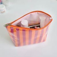 Pochette cosmétique imperméable en PVC rayé, brillante, transparente, avec fermeture éclair, grande capacité, réutilisable, pour le maquillage, les voyages, la plage et le quotidien