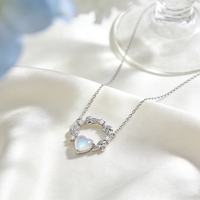 Collier Opla simple et coloré en argent sterling S925 avec chaîne en mousse verte en forme de couronne de cœurs, collier en pierre naturelle pour usage quotidien