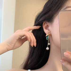 ต่างหูมุกทรงหยดน้ำสีเขียว เกรด AA แบบฝังขอบ สำหรับใส่ทุกวัน - Product Image 3