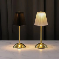 Lampe de table tactile rechargeable sans fil pour restaurant de luxe à piles petite lampe LED en métal pour bar acrylique