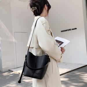 Sac à main pliable de créateur Louis Version 2025 en cuir PU véritable avec fermeture éclair, deux bretelles, sac de voyage unisexe imprimé - Product Image 3