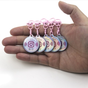 พวงกุญแจแท็ก NFC แบบเรซิ่นอีพ็อกซี่พิมพ์ลายด้วยเลเซอร์ตามสั่ง สำหรับโซเชียลมีเดีย - Product Image 1