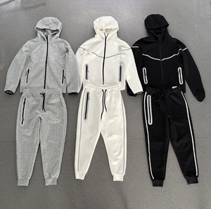 <span class=keywords><strong>Tuta</strong></span> Sportiva Invernale da <span class=keywords><strong>Uomo</strong></span> Leggera 100% <span class=keywords><strong>Cotone</strong></span>, Set 2 Pezzi con Giacca con Zip e Cappuccio e Pantaloni da Allenamento per Corsa, Palestra e Attività all'Aperto - Product Image 2