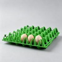30 plateaux à œufs en plastique jaunes, bleus, gris, rouges pour le transport des œufs de poule