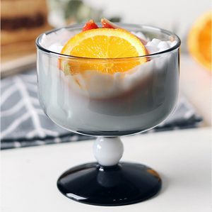 Gobelet à sundae en verre borosilicate moderne de style vintage avec tige noire et blanche, options multicolores - Product Image 5