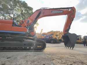 Excavatrice d'occasion Doosan DX300LC-9C de 30 tonnes, en excellent état de fonctionnement, à vendre - Product Image 6