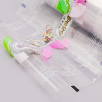Rouleau de film plastique de papier toilette d'emballage en plastique PE imprimé personnalisé pour l'emballage de mouchoirs en papier