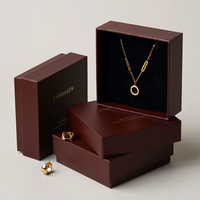 Boîte de papier à tiroir coulissant de luxe de haute qualité avec logo d'estampage en or personnalisé Boîte d'emballage de bijoux bordeaux avec ruban