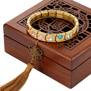 Abalorios Italianos Personalizados de Acero Inoxidable de 9mm con Diseño de Trébol de la Suerte de Tres Pétalos y Corona de Flores, para Pulseras DIY - Product Image 3