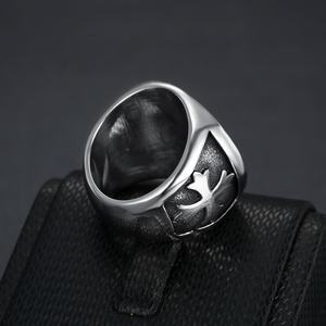 Bague Saint-Michel pour Homme, Bague Vintage avec Croix, Saint Michel l'Aigle Archange, Figurine Écrasant Satan, Bague Amulette, Bijoux Religieux - Product Image 4