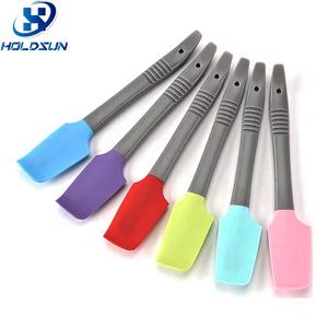 Mezclador antiadherente de grado alimenticio resistente al calor de Color personalizado, cuchara de hielo, espátula raspadora de crema de silicona en ángulo con mango de abrelatas - Product Image 2