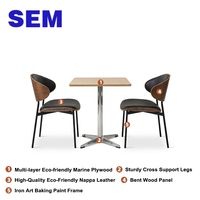 Ensemble de table et chaises de restaurant moderne SEM Wholesale, table en contreplaqué imperméable, chaise en cuir Nappa.