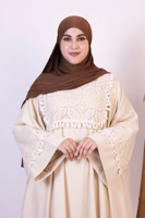 Vente en gros de nouveaux modèles d'abayas élégantes de haute qualité, brodées avec des pompons, design élégant, haut de gamme, grandes tailles, robes confortables pour femmes