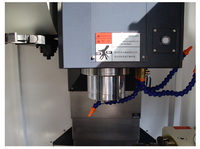 Centre de fraisage CNC Vmc1050 Chine 3 axes 4 axes 5 axes Fanuc métal BT40 8000 tr/min avec changeur d'outils automatique
