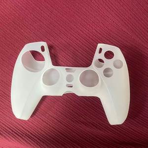 Funda Protectora de Silicona Antideslizante para Control de PS5, Carcasa de Gamepad Suave y Antitranspirante - Product Image 4