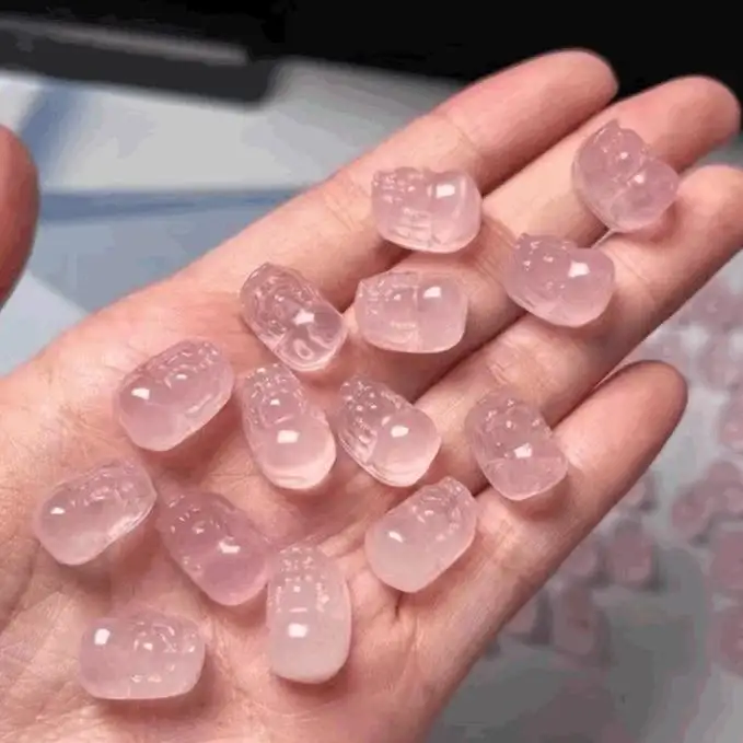 Diskon Besar Liontin Pixiu Batu Alam Berukir Manis Kristal Merah Muda Batu Brave Quartz untuk Membuat Perhiasan DIY