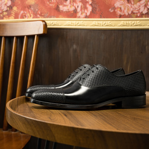 Botas Chukka de Invierno para Hombre, Estilo Inglés, Impermeables, con Forro de Piel de Vacuno Blanco y Brocado Grabado - Product Image 4